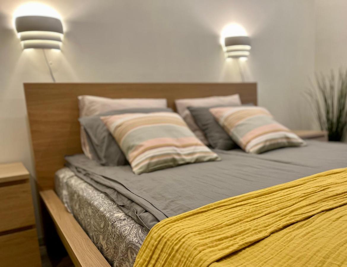 Cozy Vibes Like Home It Is Quiet Apartment With Three Bedrooms Riga Exterior photo