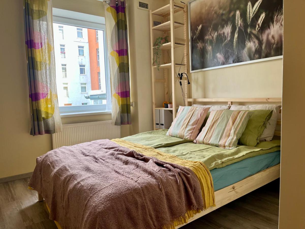 Cozy Vibes Like Home It Is Quiet Apartment With Three Bedrooms Riga Exterior photo