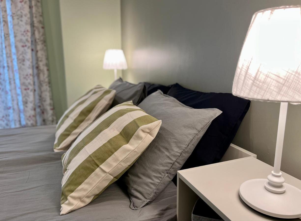 Cozy Vibes Like Home It Is Quiet Apartment With Three Bedrooms Riga Exterior photo